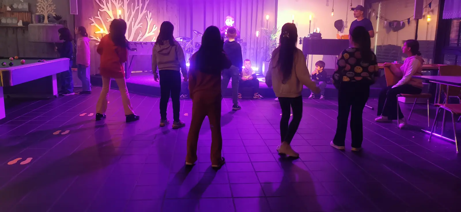 Jugendliche bei einem gemeinsamen ARCHE-Abend